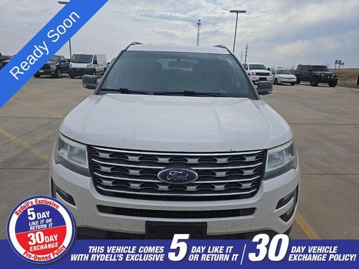 White 2017 Ford Explorer XLT