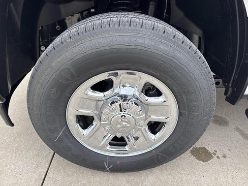 2026 RAM 2500 Tradesman Crew Cab 4x4 6'4' Box