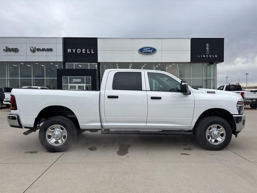 2026 RAM 2500 Tradesman Crew Cab 4x4 6'4' Box