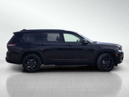 Diamond Black Crystal Pearlcoat 2023 Jeep Grand Cherokee L Limited