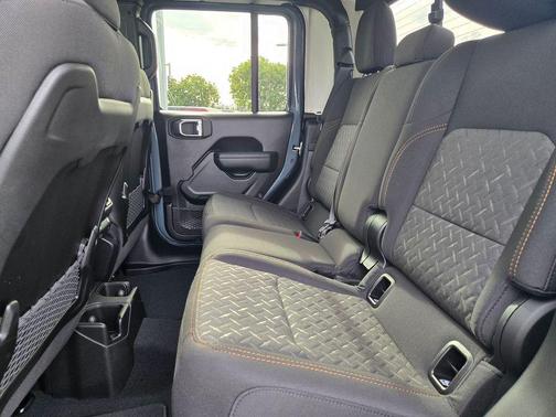 2026 Jeep Gladiator Mojave 4x4