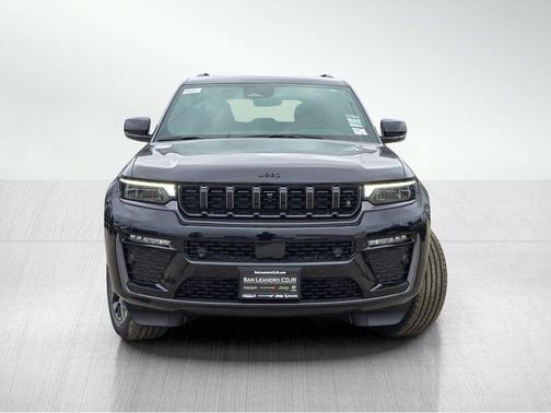 diamond black crystal pearlcoat 2026 Jeep Grand Cherokee Summit