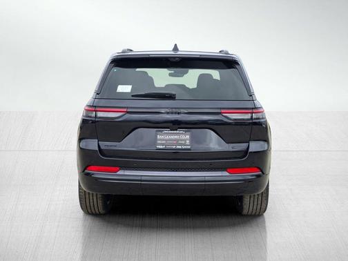 diamond black crystal pearlcoat 2026 Jeep Grand Cherokee Summit