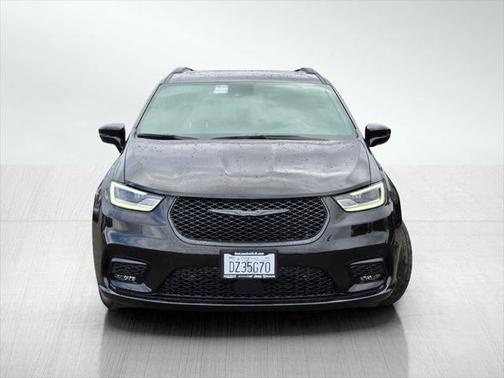 2025 Chrysler Pacifica Hybrid Premium S Appearance Pkg