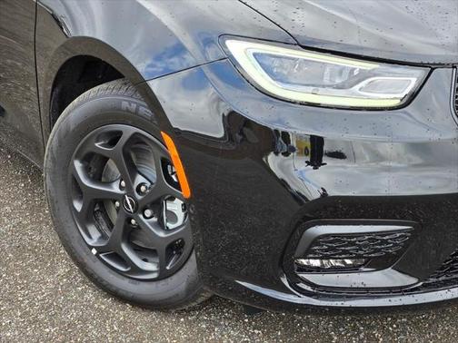 2025 Chrysler Pacifica Hybrid Premium S Appearance Pkg