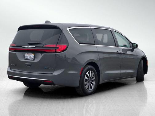 2022 Chrysler Pacifica Hybrid Touring L