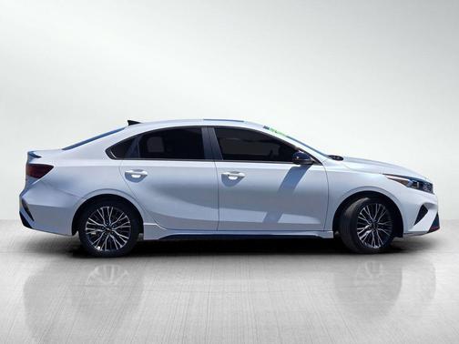 Snow White Pearl 2024 Kia Forte GT-Line