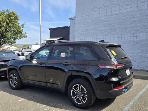 Diamond Black Crystal Pearlcoat 2022 Jeep Grand Cherokee 4xe Trailhawk