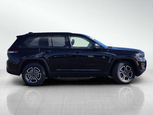 Diamond Black Crystal Pearlcoat 2022 Jeep Grand Cherokee 4xe Trailhawk