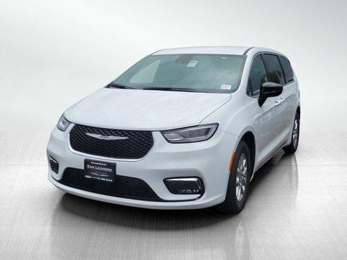 2025 Chrysler Pacifica L