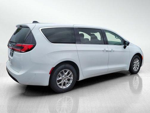2025 Chrysler Pacifica L