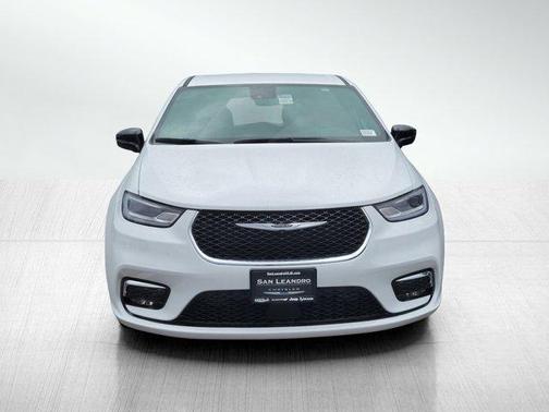 2025 Chrysler Pacifica L