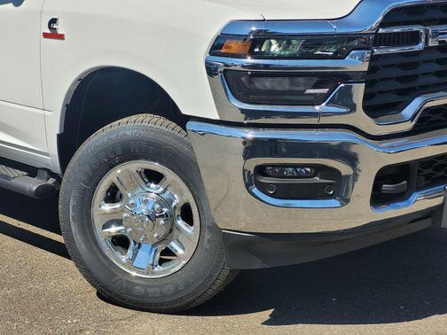 2025 RAM 2500 Tradesman Crew Cab 4x4 8' Box