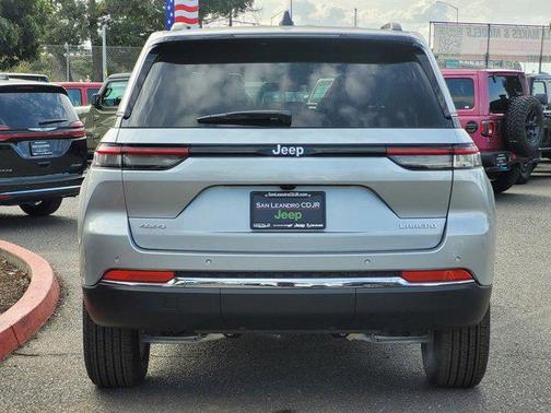 2025 Jeep Grand Cherokee Laredo
