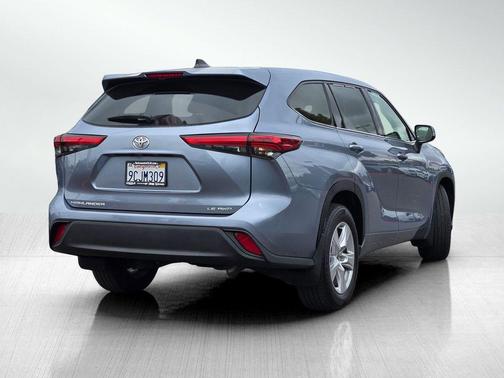 2022 Toyota Highlander LE