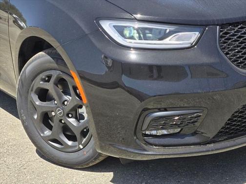 2025 Chrysler Pacifica Hybrid Premium S Appearance Pkg