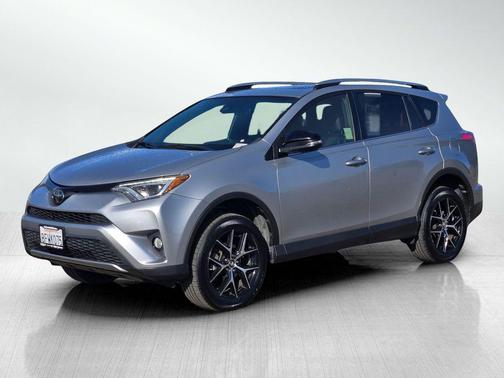 Silver Sky Metallic 2018 Toyota RAV4 SE