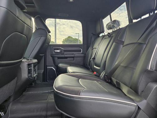 2026 RAM 3500 Laramie Crew Cab 4x4 8' Box