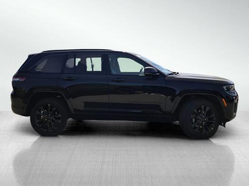 Diamond Black Crystal Pearlcoat 2026 Jeep Grand Cherokee Limited