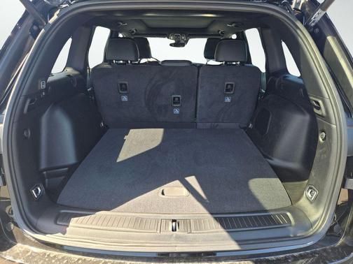 Diamond Black Crystal Pearlcoat 2026 Jeep Grand Cherokee Limited