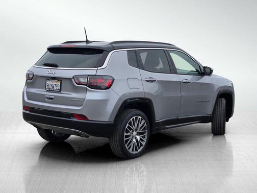 Billet Silver Metallic Clearcoat 2023 Jeep Compass Limited