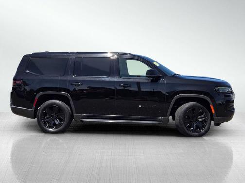Diamond Black Crystal Pearlcoat 2022 Jeep Wagoneer Series III 4x2