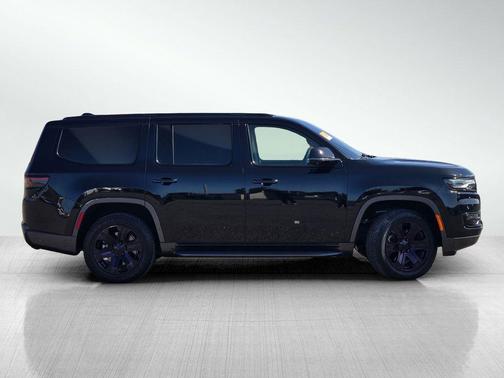 Diamond Black Crystal Pearlcoat 2022 Jeep Wagoneer Series III 4x2