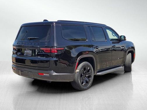 Diamond Black Crystal Pearlcoat 2022 Jeep Wagoneer Series III 4x2