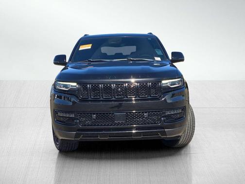 Diamond Black Crystal Pearlcoat 2022 Jeep Wagoneer Series III 4x2