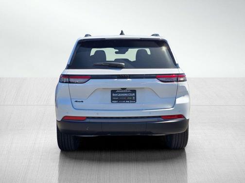 Bright White Clearcoat 2026 Jeep Grand Cherokee Limited