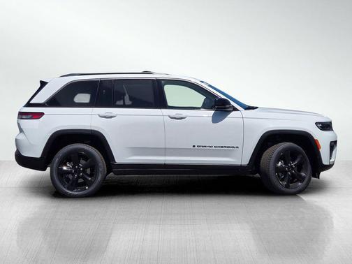 Bright White Clearcoat 2026 Jeep Grand Cherokee Limited