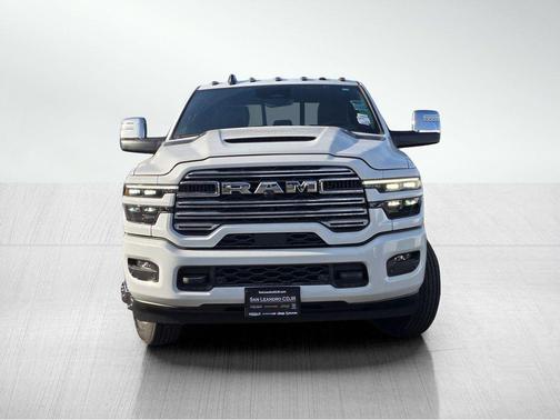 2026 RAM 3500 Laramie Crew Cab 4x4 8' Box