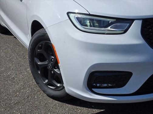 2025 Chrysler Pacifica Hybrid Premium S Appearance Pkg