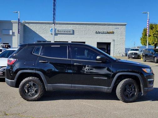 Photo 4 of 25 of 2019 Jeep Compass Sport
