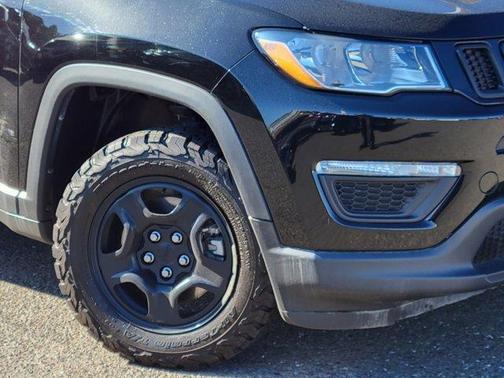 Photo 3 of 25 of 2019 Jeep Compass Sport