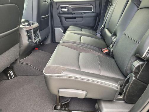 Diamond Black Crystal Pearlcoat 2026 RAM 2500 Laramie Mega Cab 4x4 6'4' Box