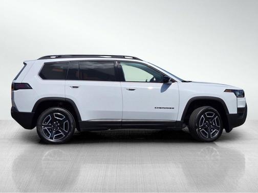 Bright White Clearcoat 2026 Jeep Cherokee Laredo 4x4