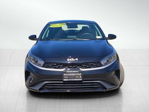 Aurora Black 2024 Kia Forte LXS