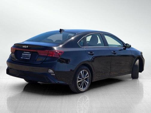Aurora Black 2024 Kia Forte LXS