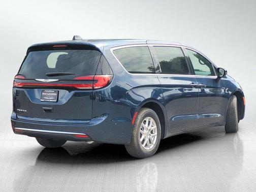 2025 Chrysler Pacifica L