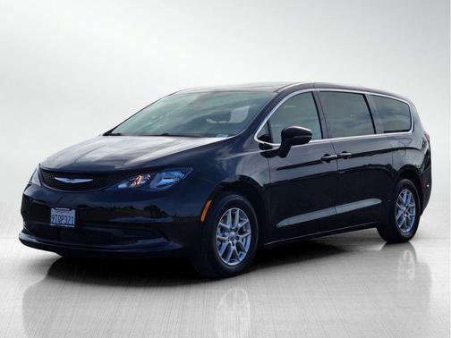 2025 Chrysler Voyager LX