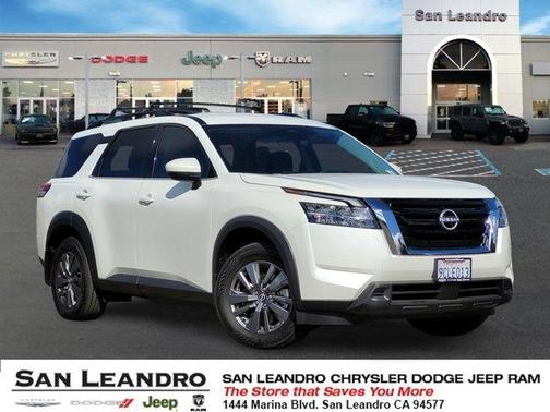 Photo 1 of 27 of 2022 Nissan Pathfinder SV