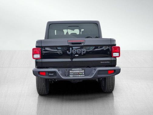 2026 Jeep Gladiator Sahara 4x4