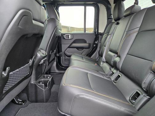 2026 Jeep Gladiator Sahara 4x4