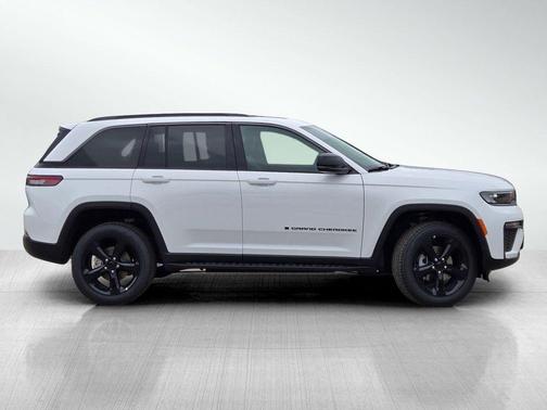 Bright White Clearcoat 2026 Jeep Grand Cherokee Limited