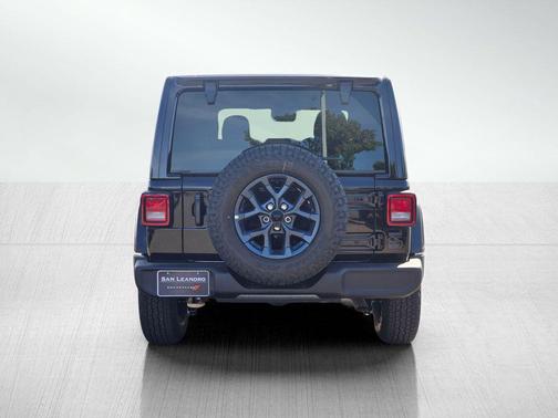 Black Clearcoat 2026 Jeep Wrangler 4-Door 85th Anniversary Edition