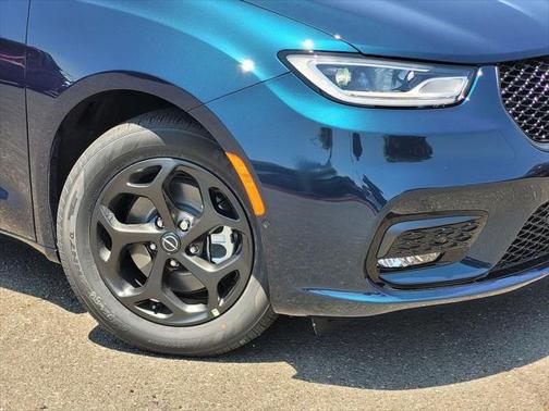 2025 Chrysler Pacifica Hybrid Premium S Appearance Pkg