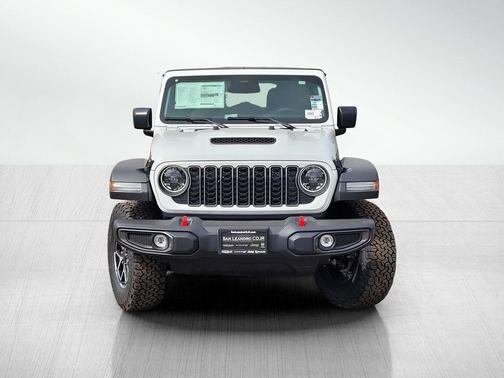 Bright White Clearcoat 2026 Jeep Wrangler Rubicon