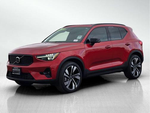 2025 Volvo XC40 B5 Ultra Dark Theme