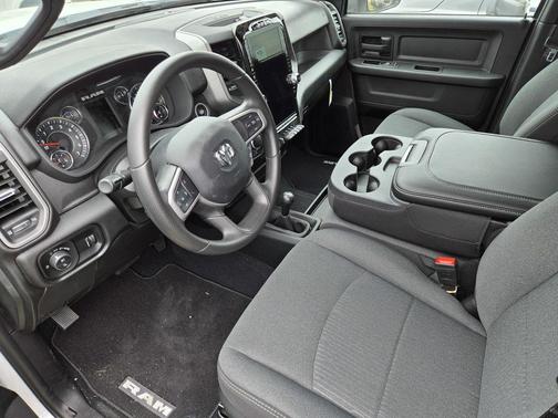 2024 RAM 2500 Tradesman Crew Cab 4x4 6'4' Box